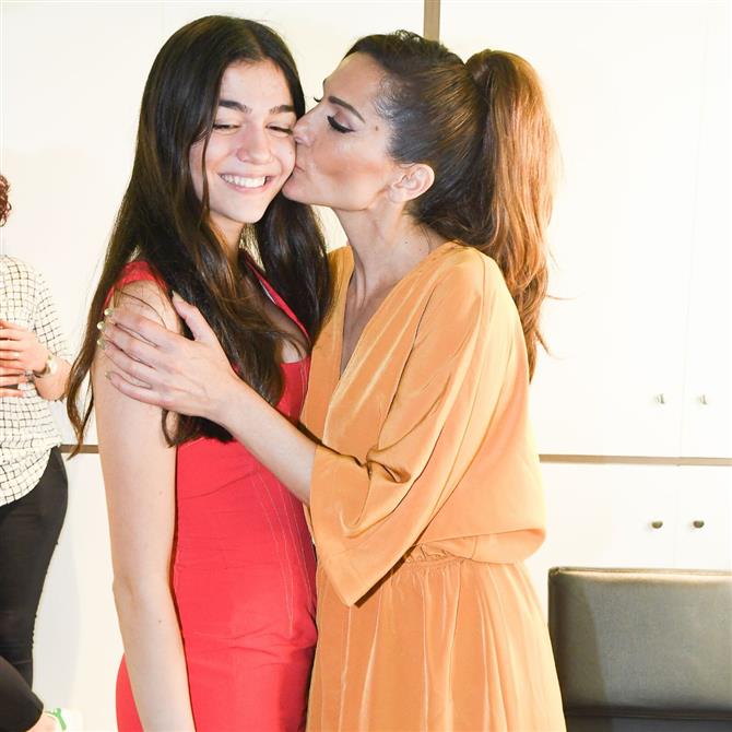 Μελίνα Νικολαΐδη: Πρωταγωνίστησε σε θεατρική παράσταση στο Λονδίνο - Η ανάρτηση του αδελφού της και της Δέσποινας Βανδή