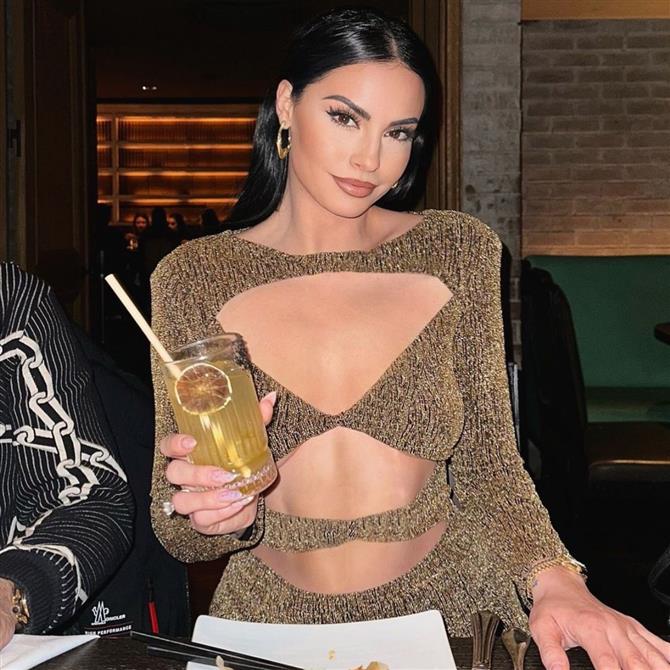 
Δήμητρα Αλεξανδράκη: Αποκάλυψε πρώτη φορά πόσα χρόνια είναι μαζί με τον σύζυγό της
